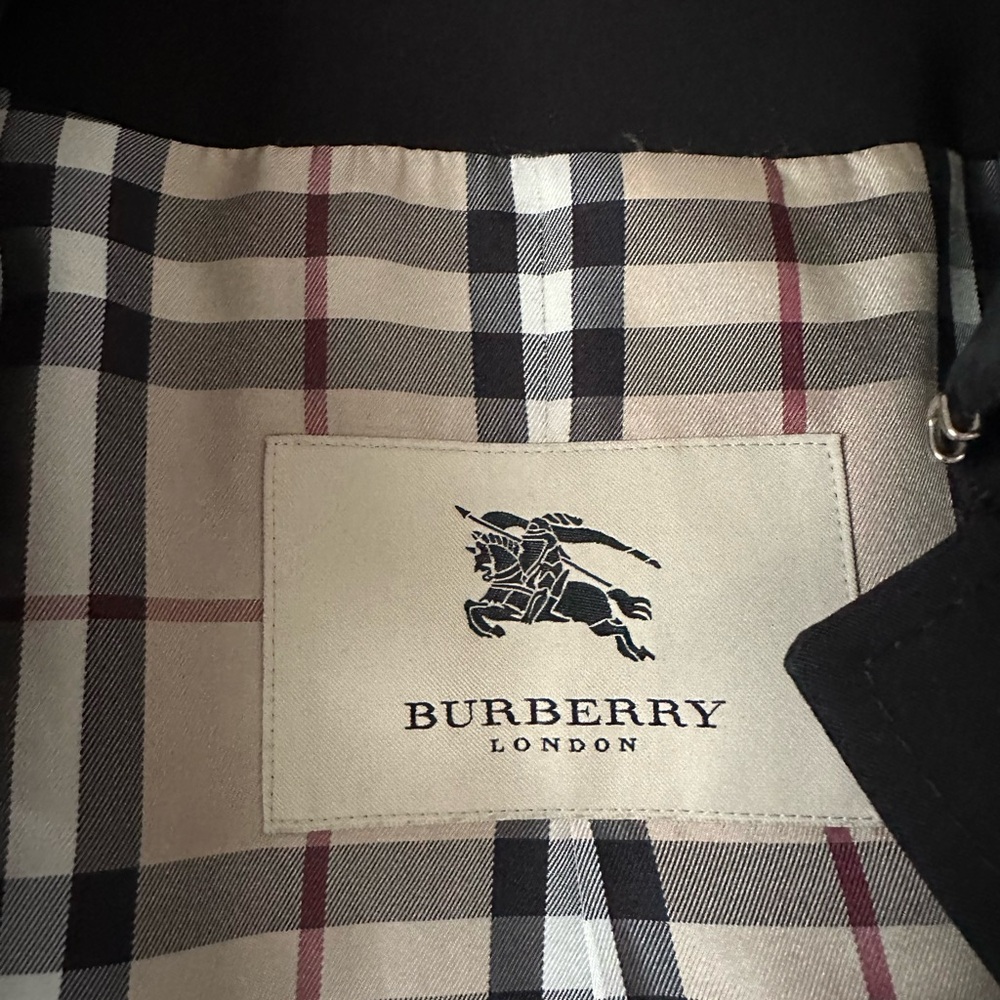 Burberry women’s Estelle Raincoat sz 10